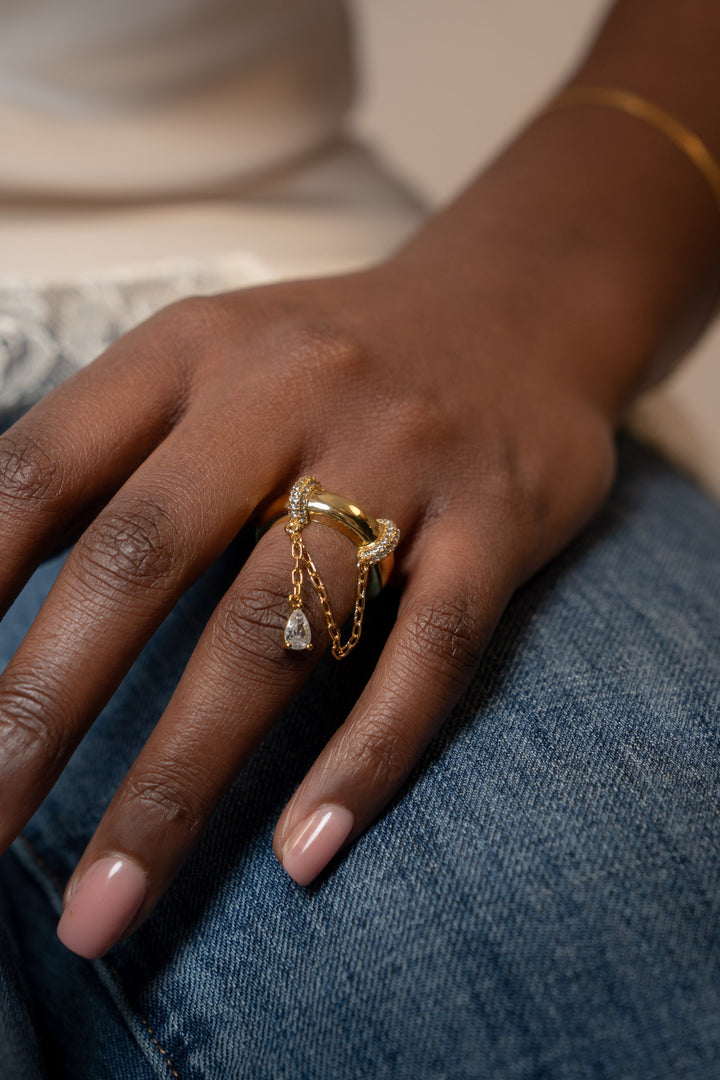 LUMI CHAIN PEAR RING
